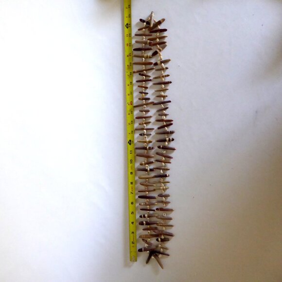 VINTAGE 48” NATURAL SEA URCHIN SPINES & NASSA SHELL NECKLACE LEI (PRE-OWNED) - Picture 5 of 10